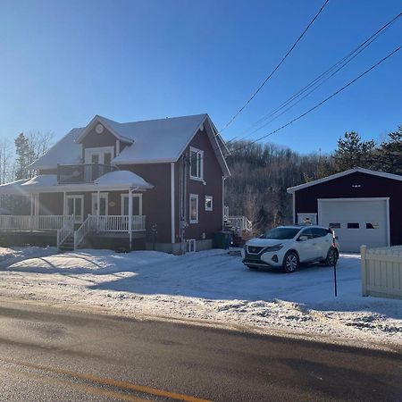 Belle Maison Avec Vue Sur La Riviere LʼAnse-Saint-Jean Exteriér fotografie