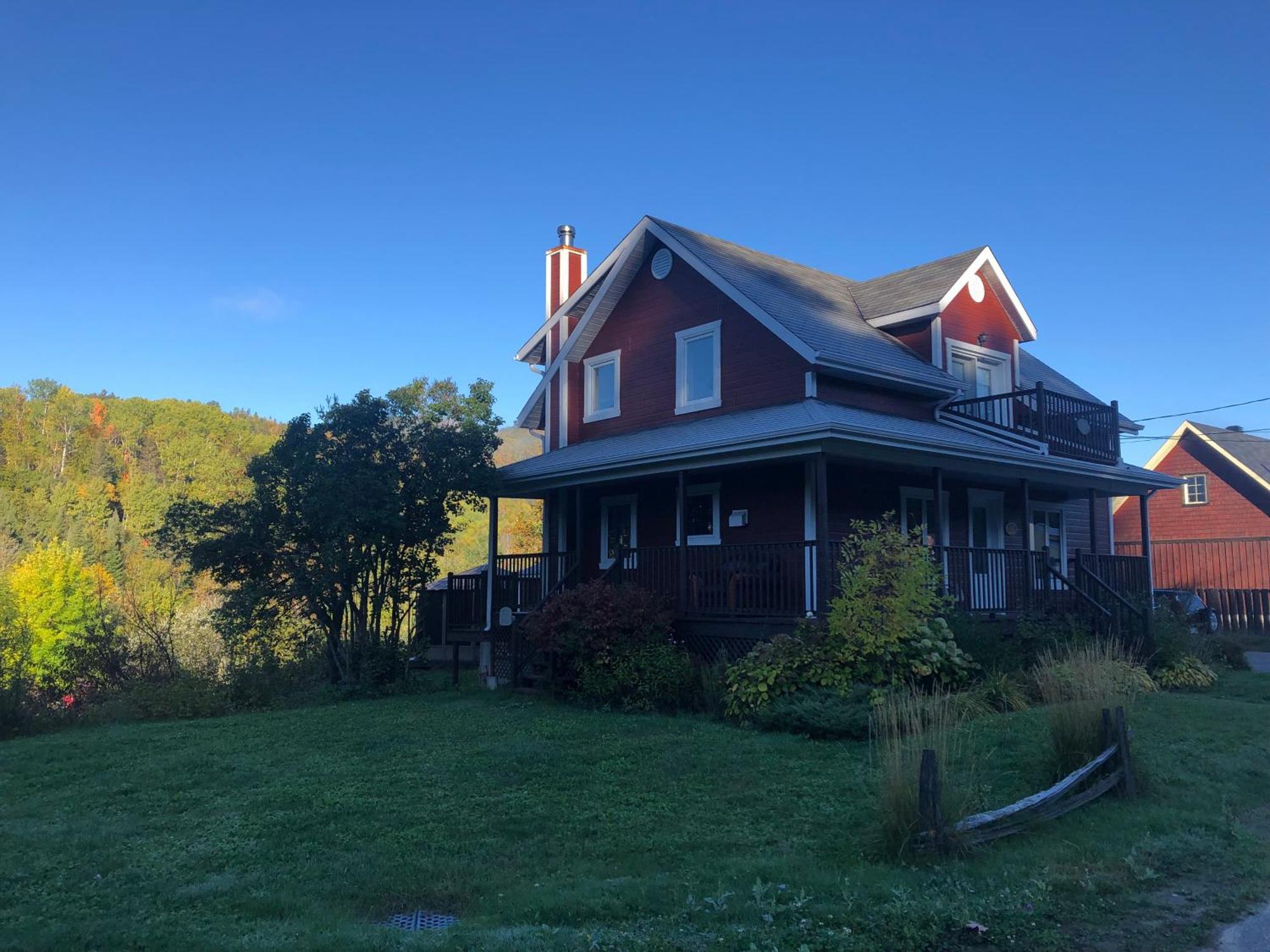 Belle Maison Avec Vue Sur La Riviere LʼAnse-Saint-Jean Exteriér fotografie