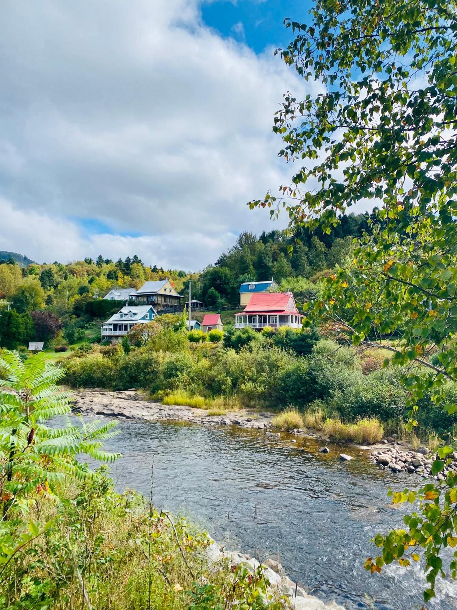 Belle Maison Avec Vue Sur La Riviere LʼAnse-Saint-Jean Exteriér fotografie