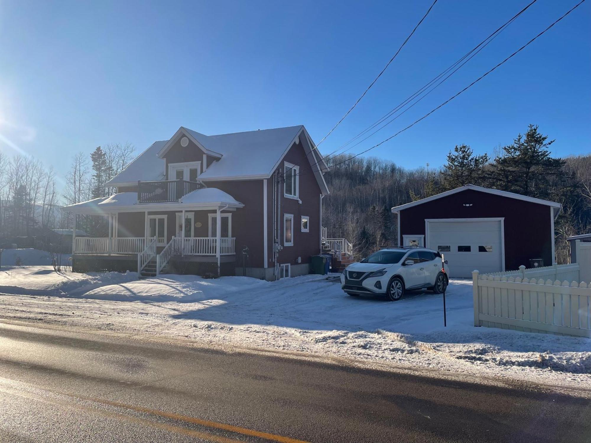 Belle Maison Avec Vue Sur La Riviere LʼAnse-Saint-Jean Exteriér fotografie